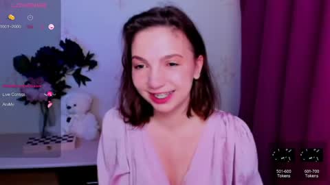 Snapshot of kindhazelhere_ chatting on April 21, 6:20 am Hazel online show from April 21, 6:20 am