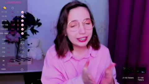 Snapshot of kindhazelhere_ chatting on April 25, 6:38 pm Hazel online show from April 25, 6:38 pm