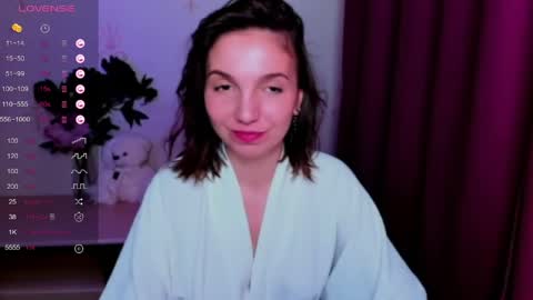 Snapshot of kindhazelhere_ chatting on May 7, 8:52 am Hazel online show from May 7, 8:52 am
