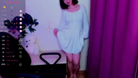 Snapshot of kindhazelhere_ chatting on May 9, 12:49 am Hazel online show from May 9, 12:49 am