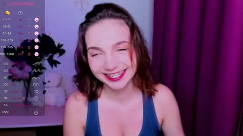 Snapshot of kindhazelhere_ chatting on May 12, 12:41 am Hazel online show from May 12, 12:41 am