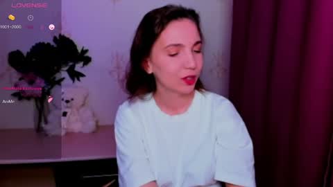 Snapshot of kindhazelhere_ chatting on May 20, 1:45 am Hazel online show from May 20, 1:45 am