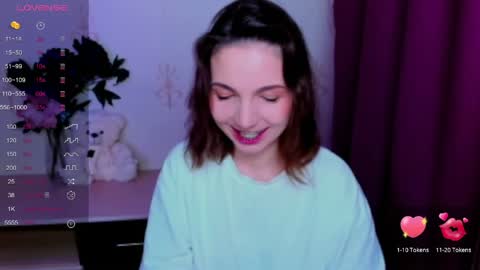 Snapshot of kindhazelhere_ chatting on May 30, 2:41 am Hazel online show from May 30, 2:41 am