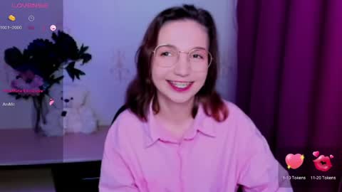 Snapshot of kindhazelhere_ chatting on May 30, 9:34 pm Hazel online show from May 30, 9:34 pm