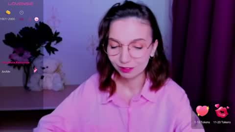Snapshot of kindhazelhere_ chatting on June 15, 4:47 am Hazel online show from June 15, 4:47 am