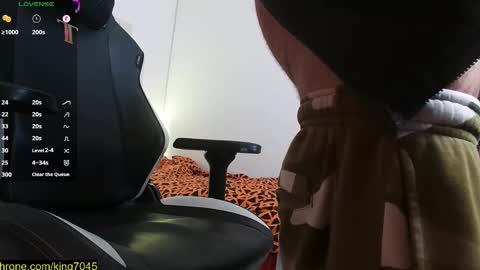 Snapshot of king7045 chatting on February 19, 7:39 am king7045 online show from February 19, 7:39 am