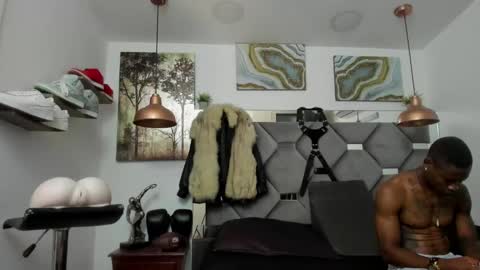 Snapshot of king_fitt_ chatting on January 27, 5:04 pm HOT MEN BLACK online show from January 27, 5:04 pm