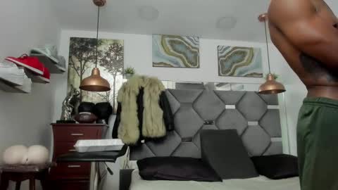 Snapshot of king_fitt_ chatting on February 8, 10:18 am HOT MEN BLACK online show from February 8, 10:18 am