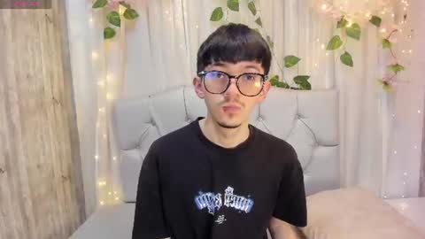 Snapshot of king_luxury1 chatting on August 4, 12:30 pm King online show from August 4, 12:30 pm