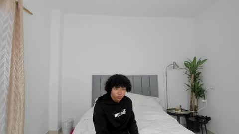 Snapshot of king_master77 chatting on March 11, 11:33 am king_master77 online show from March 11, 11:33 am