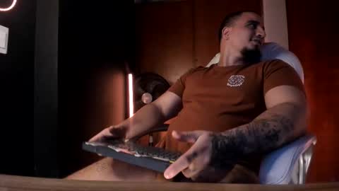 King Bear online show from February 19, 1:34 am