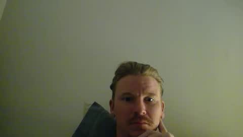 Snapshot of kinglegg chatting on January 1, 8:35 am Kinglegg online show from January 1, 8:35 am