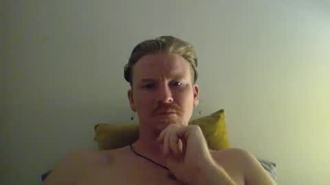 Snapshot of kinglegg chatting on January 2, 5:03 am Kinglegg online show from January 2, 5:03 am