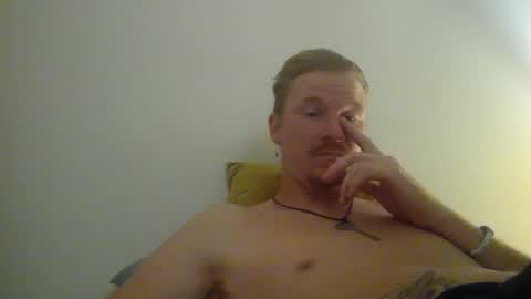 Snapshot of kinglegg chatting on January 3, 6:55 am Kinglegg online show from January 3, 6:55 am