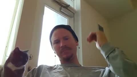 Snapshot of kinglegg chatting on January 18, 6:32 pm Kinglegg online show from January 18, 6:32 pm