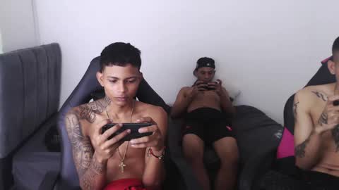 DOMINANT ALPHA KINGS online show from May 10, 10:37 pm