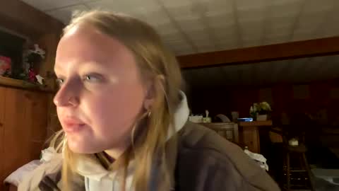 Snapshot of kinkikittiekat chatting on January 5, 4:04 am kinkikittiekat online show from January 5, 4:04 am