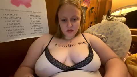 Snapshot of kinkikittiekat chatting on January 20, 1:50 am kinkikittiekat online show from January 20, 1:50 am