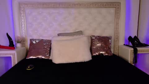 Snapshot of kinky_courtney chatting on January 17, 1:04 am Courtney online show from January 17, 1:04 am