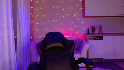 Snapshot of kinky_courtney chatting on February 4, 12:29 am Courtney online show from February 4, 12:29 am