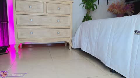 Snapshot of kinky_karo chatting on January 17, 11:27 am    online show from January 17, 11:27 am