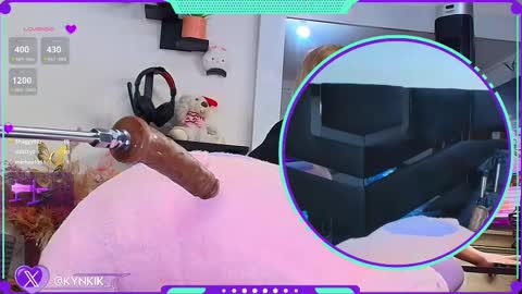 Snapshot of kinky_karo chatting on February 10, 2:05 pm    online show from February 10, 2:05 pm