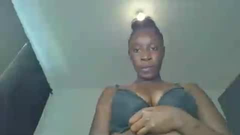 Snapshot of kinky_leila chatting on June 29, 10:15 am kinky_leila online show from June 29, 10:15 am