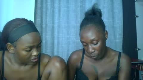 Snapshot of kinky_leila chatting on July 1, 10:39 am kinky_leila online show from July 1, 10:39 am