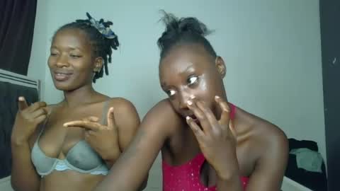 Snapshot of kinky_leila chatting on July 3, 6:47 pm kinky_leila online show from July 3, 6:47 pm