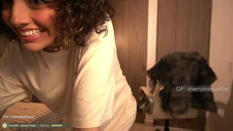 Snapshot of kinky_mj chatting on May 21, 5:20 pm Mary your fav curly girl online show from May 21, 5:20 pm