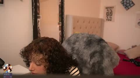 Snapshot of kinky_mj chatting on June 10, 8:19 pm Mary your fav curly girl online show from June 10, 8:19 pm