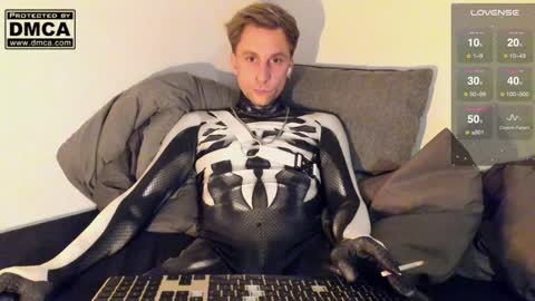Snapshot of kinky_spidey chatting on January 19, 10:17 pm kinky_spidey online show from January 19, 10:17 pm