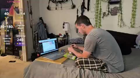 Snapshot of kinkybratab chatting on August 4, 1:53 am kinkybratab online show from August 4, 1:53 am