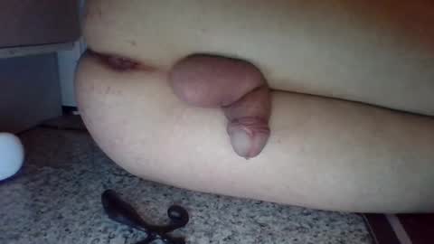 Snapshot of kinkysubslave86 chatting on November 16, 2:17 am KinkySub online show from November 16, 2:17 am