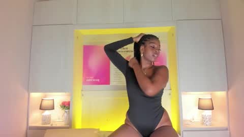 M A R A  online show from December 15, 7:51 pm