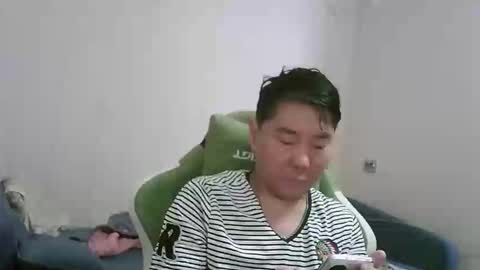 Snapshot of kioto795 chatting on February 25, 3:27 am kioto795 online show from February 25, 3:27 am