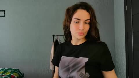 Snapshot of kira_love1 chatting on April 8, 9:31 am Kira love1 online show from April 8, 9:31 am