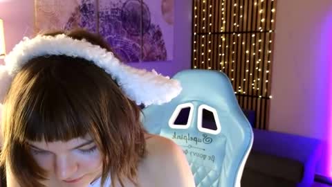 kira_naughtly online show from May 11, 1:06 pm