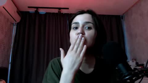 Snapshot of kira_yammy chatting on May 16, 12:18 am Kira follow me online show from May 16, 12:18 am