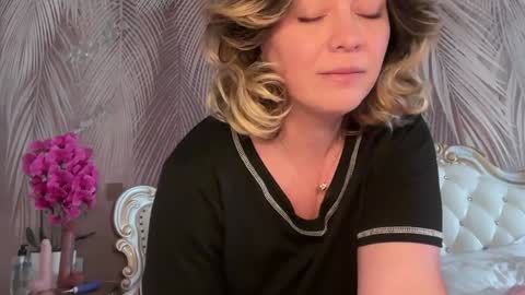Snapshot of kiradivine chatting on March 16, 1:37 pm KiraDivine online show from March 16, 1:37 pm