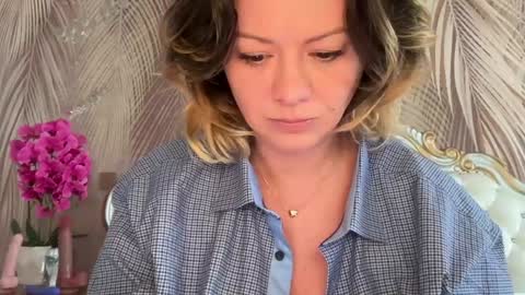 Snapshot of kiradivine chatting on March 17, 1:03 pm KiraDivine online show from March 17, 1:03 pm
