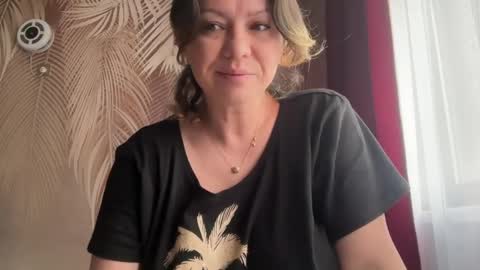 Snapshot of kiradivine chatting on April 9, 12:43 pm KiraDivine online show from April 9, 12:43 pm
