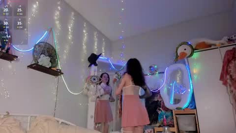 Snapshot of kiralotus chatting on June 3, 3:31 am little vampire online show from June 3, 3:31 am