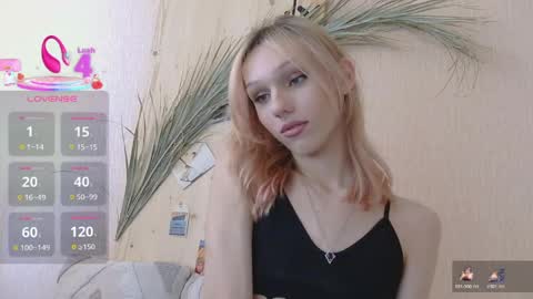 Snapshot of kirana_hayes chatting on April 1, 2:14 pm Kira online show from April 1, 2:14 pm