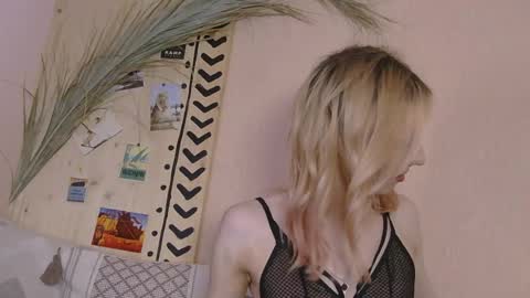 Snapshot of kirana_hayes chatting on April 6, 2:40 pm Kira online show from April 6, 2:40 pm