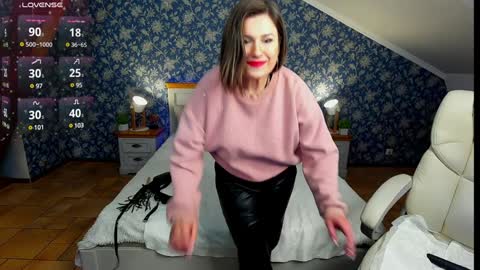 Snapshot of kiraroxx chatting on February 5, 3:20 pm Kira online show from February 5, 3:20 pm