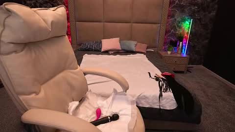 Snapshot of kiraroxx chatting on February 26, 10:42 pm Kira online show from February 26, 10:42 pm