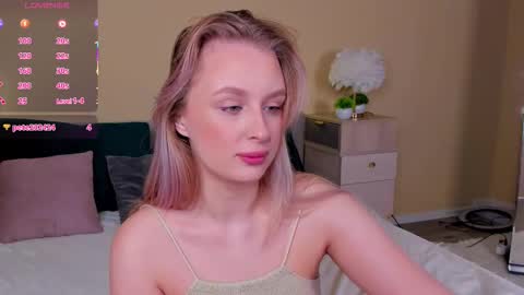 Snapshot of kiraruiz chatting on February 5, 1:43 am Kira online show from February 5, 1:43 am