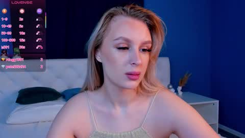 Snapshot of kiraruiz chatting on February 20, 1:02 am Kira online show from February 20, 1:02 am