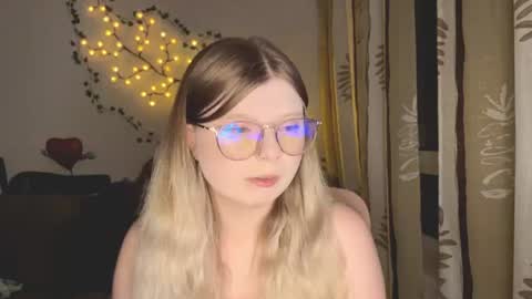 Snapshot of kirayume chatting on August 3, 8:12 pm KiraYume online show from August 3, 8:12 pm